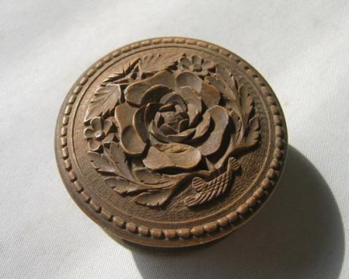 Šperkovnice růže (dřevořezba) Šperkovnice růže (dřevořezba)