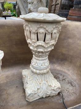 Mramorová lampa s podstavcem  Mramorová lampa s podstavcem