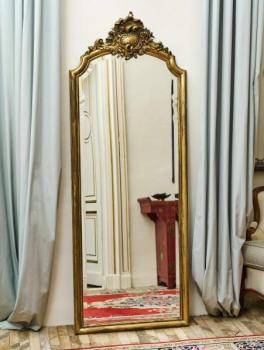 Velké zlacené zrcadlo s fasetou v rokokovém stylu Velké zlacené zrcadlo s fasetou v rokokovém stylu