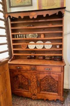 Sekretář-talířník v barokním stylu Sekretář-talířník v barokním stylu