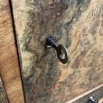 Sekretar-detail4-T-7592 Sekretar-detail4-T-7592