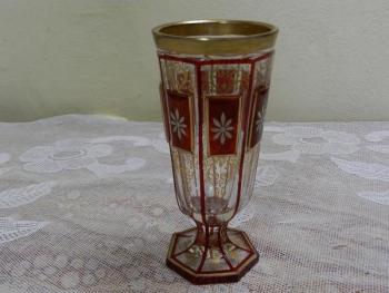 Sedmiboká zlacená sklenice, rubínová lazura Sedmiboká zlacená sklenice, rubínová lazura