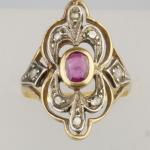 Zlatý prsten s rubínem a diamanty Zlatý prsten s rubínem a diamanty