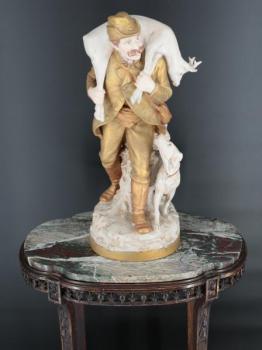 Royal Dux - Myslivec se psem a srncem Výška 52,5 c Royal Dux - Myslivec se psem a srncem Výška 52,5 c