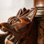 Starožitný lovecký stůl s řezbami kulatý Starožitný lovecký stůl s řezbami kulatý