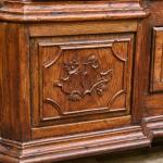 Vyřezávaná lutyšská dubová knihovna z 19. století  Vyřezávaná lutyšská dubová knihovna z 19. století