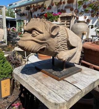 Pískovcová socha lva  Pískovcová socha lva