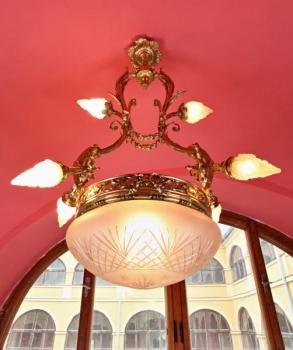 Velký francouzský lustr. Secese. Masivní.7 žárovek Velký francouzský lustr. Secese. Masivní.7 žárovek