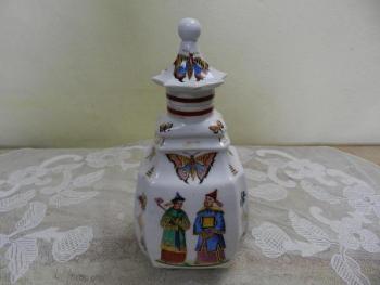 Malovaná porcelánová nádoba, pozdní biedermeier Malovaná porcelánová nádoba, pozdní biedermeier