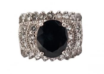 Unisex stříbrný prsten s onyxem a zirkony Unisex stříbrný prsten s onyxem a zirkony