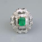 Zlatý prsten s diamanty a smaragdem Zlatý prsten s diamanty a smaragdem