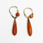 Zlaté visací korálové náušnice Zlaté visací korálové náušnice