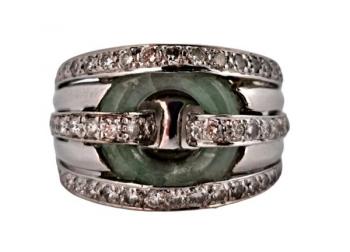 ZLATÝ PRSTEN S JADEITOVÝM DONUTEM A DIAMANTY ZLATÝ PRSTEN S JADEITOVÝM DONUTEM A DIAMANTY