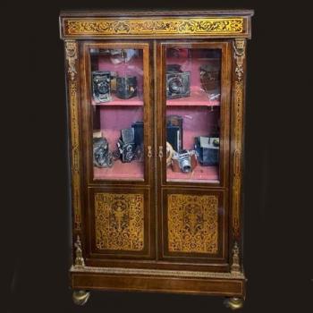 Skleník vykládaný mosazí  Skleník vykládaný mosazí