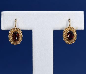 Zlaté náušnice s almandiny a perličkami Zlaté náušnice s almandiny a perličkami