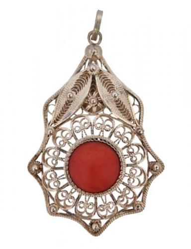 STŘÍBRNÝ FILIGRÁNOVÝ PŘÍVĚSEK S PŘÍRODNÍM KORÁLEM STŘÍBRNÝ FILIGRÁNOVÝ PŘÍVĚSEK S PŘÍRODNÍM KORÁLEM