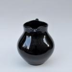 Džbán z hyalitového skla Džbán z hyalitového skla