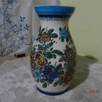 Váza malovaná květinovými motivy Váza malovaná květinovými motivy