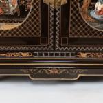 Čínská malovaná skříň Čínská malovaná skříň