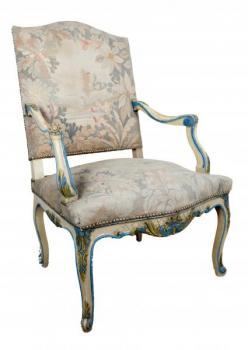 Starožitné křeslo v rokokovém stylu s tapiserií Starožitné křeslo v rokokovém stylu s tapiserií