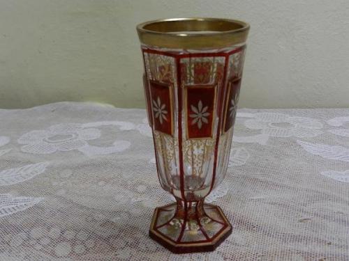 Sedmiboká zlacená sklenice, rubínová lazura Sedmiboká zlacená sklenice, rubínová lazura