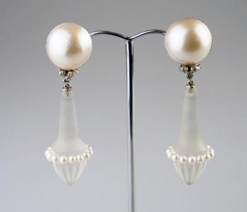 Zlaté náušnice s perlami a diamanty Zlaté náušnice s perlami a diamanty