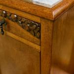 Zrestaurovaná starožitná ložnice Art Deco s velkou Zrestaurovaná starožitná ložnice Art Deco s velkou