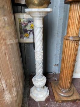 Mramorový sloup zdobený  Mramorový sloup zdobený
