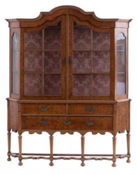 Holandská vitrína z 19. století. Kořenice Holandská vitrína z 19. století. Kořenice