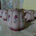 Růžové zlacené hrnky zdobené růžemi 4 ks Růžové zlacené hrnky zdobené růžemi 4 ks