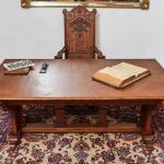 Neogotický vyřezávaný stůl. Dub. Rozkládací 386 cm Neogotický vyřezávaný stůl. Dub. Rozkládací 386 cm