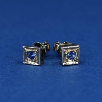 Bílozlaté náušnice se safíry Bílozlaté náušnice se safíry