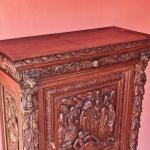 Renesanční kredenc mistrovsky vyřezávaný Renesanční kredenc mistrovsky vyřezávaný