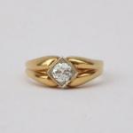 Zlatý prsten s diamantem Zlatý prsten s diamantem