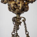 Menší neogotický lustr Menší neogotický lustr