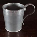 Soubor cínového nádobí z 19. století Soubor cínového nádobí z 19. století