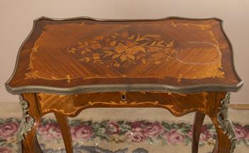 115. Toaletní stolek v rokokovém stylu Ludvík XV. 115. Toaletní stolek v rokokovém stylu Ludvík XV.