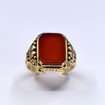Zlatý pánský prsten s karneolem, Au 585/1000/ 7,80 g Zlatý pánský prsten s karneolem, Au 585/1000/ 7,80 g