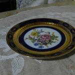 Zlacený kobaltový talíř s květinami Zlacený kobaltový talíř s květinami