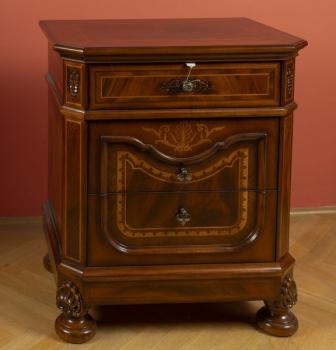 185. Skříňka v klasicistním stylu 185. Skříňka v klasicistním stylu