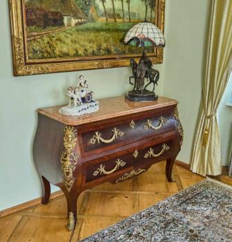 Francouzská intarzovaná komoda s mramorem Francouzská intarzovaná komoda s mramorem