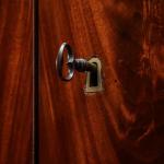 Biedermeier sekretář s tajnými zásuvkami Biedermeier sekretář s tajnými zásuvkami