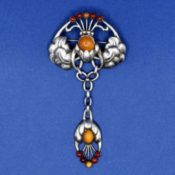 Secesní stříbrná brož s jantarem Secesní stříbrná brož s jantarem