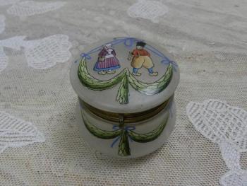 Ručně malovaná dóza s pantem Ručně malovaná dóza s pantem