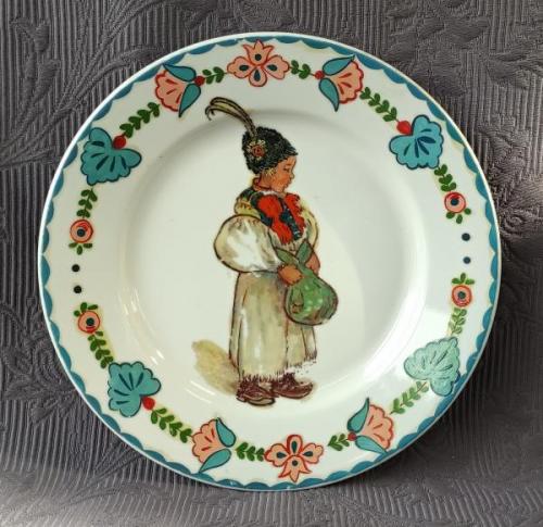 Talíř - Chlapec v kroji, ruční malba Talíř - Chlapec v kroji, ruční malba