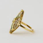 Zlatý prsten s diamanty a smaragdy Zlatý prsten s diamanty a smaragdy