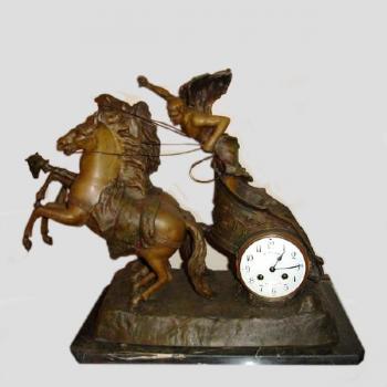 Hodiny s antickým motivem Hodiny s antickým motivem