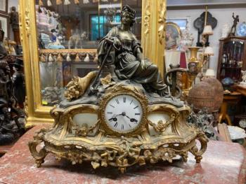 Krbové hodiny bronzové,půlové  Krbové hodiny bronzové,půlové