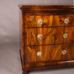 Biedermeierová komoda cca 1830 – ořechová kořenice Biedermeierová komoda cca 1830 – ořechová kořenice