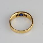 Zlatý prsten se safírem a diamanty Zlatý prsten se safírem a diamanty